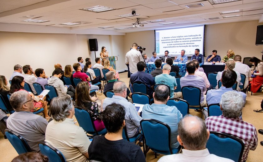 Collor garante desburocratização para melhorar ambiente de negócios do turismo em Alagoas