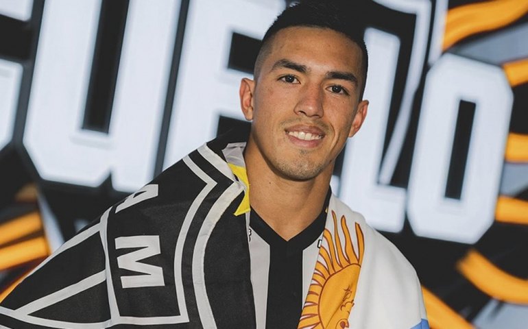 Cuello, do Atlético-MG, passará por cirurgia após sofrer grave lesão em jogo contra o Bolívar