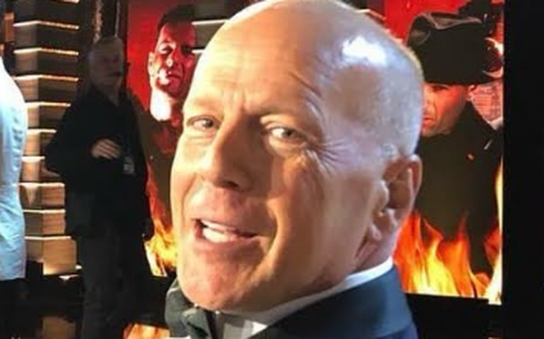 Bruce Willis tem piora em quadro de demência e não consegue mais falar, ler ou andar