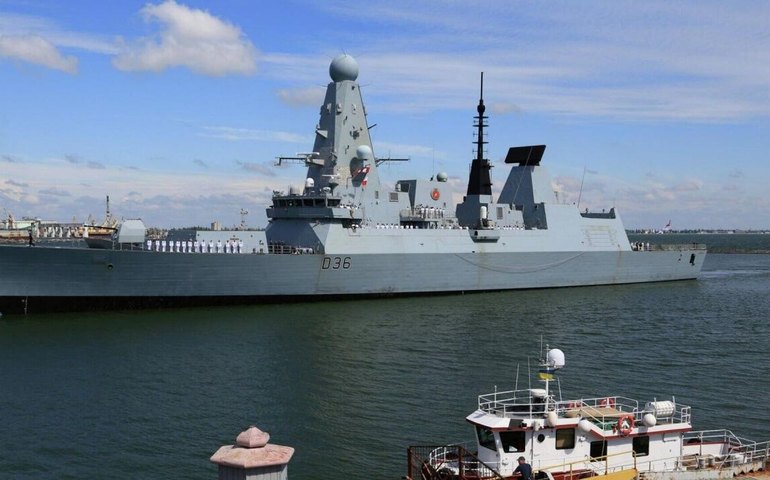 Iate britânico se aproxima de fragata russa no Canal da Mancha, diz Defesa da Rússia