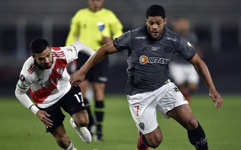 Atlético-MG recebe &#8220;transfer ban&#8221; da Fifa por dívida com o River Plate