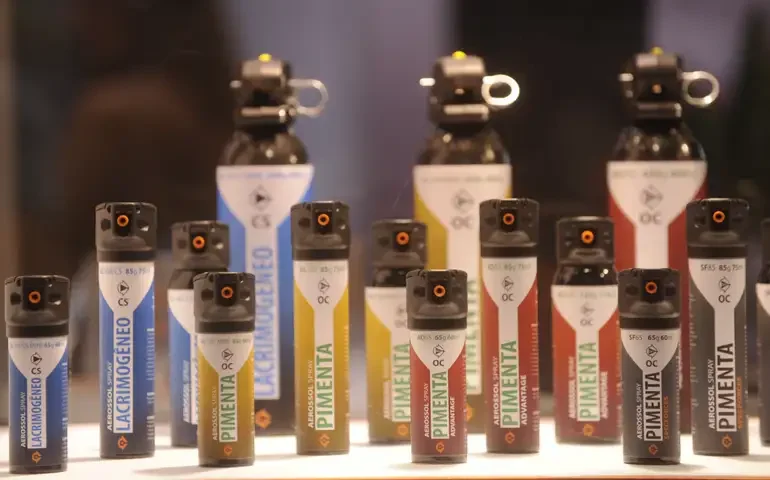 Spray de defesa é liberado para mulheres no Rio com novas regras de venda e porte