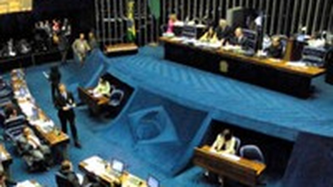 CCJ do Senado adia votação da reforma tributária