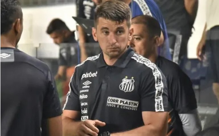 Auxiliar vê Santos com ‘orgulho’ recuperado, mas não espera fim da pressão