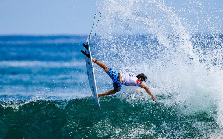 Yago Dora é vice em El Salvador e sobe para o 8º posto do ranking mundial de surfe