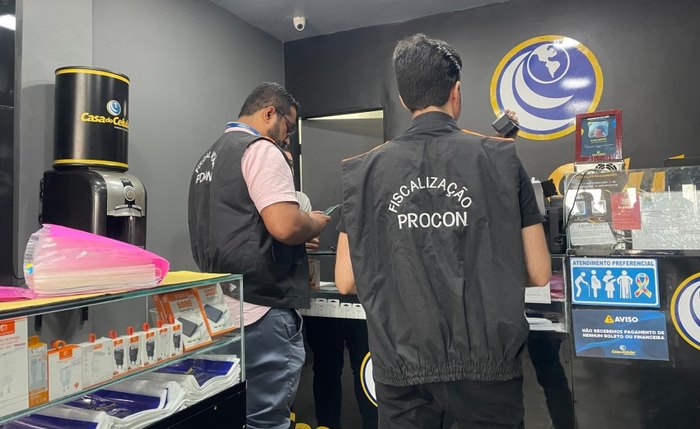 Procon Maceió autua seis lojas de celulares por irregularidades Procon Maceió autua seis lojas de celulares por irregularidades