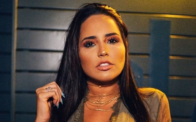 Justiça tenta penhorar bens de Perlla para pagar dívida milionária, e Patrick Abrahão diz que se separou da cantora