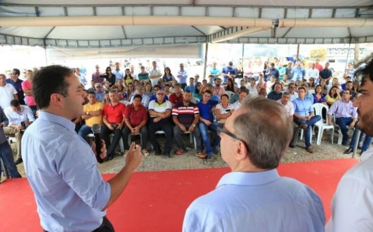Governador dá início à obra que beneficia oito bairros de Maceió