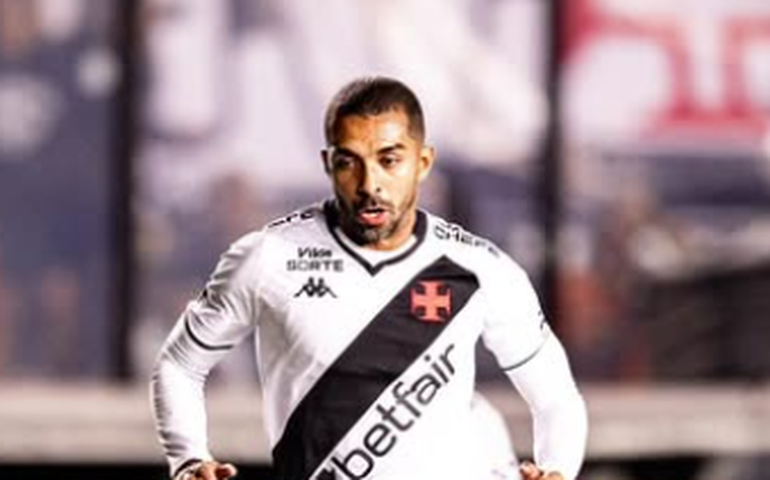 Paulo Henrique, do Vasco, é convocado por Ancelotti para a seleção na vaga de Wesley
