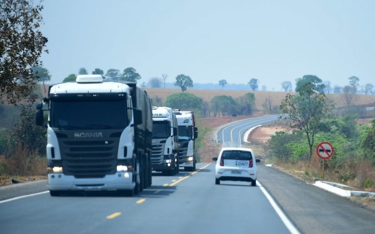 Medida provisória destina R$ 14,5 bilhões para financiar compra de caminhões e ônibus