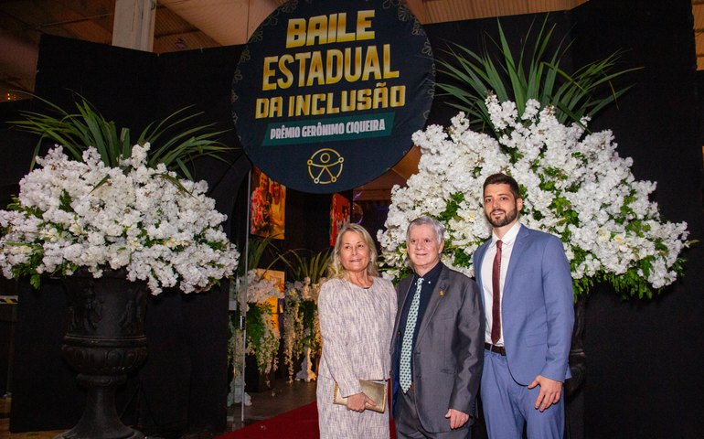 Presidente do TRE/AL participa do Baile da Inclusão e  é homenageado por ações cidadãs da Justiça Eleitoral
