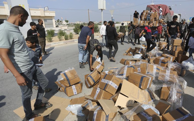 Mais de 900 caminhões com ajuda humanitária chegaram a Gaza nesta segunda-feira (20)