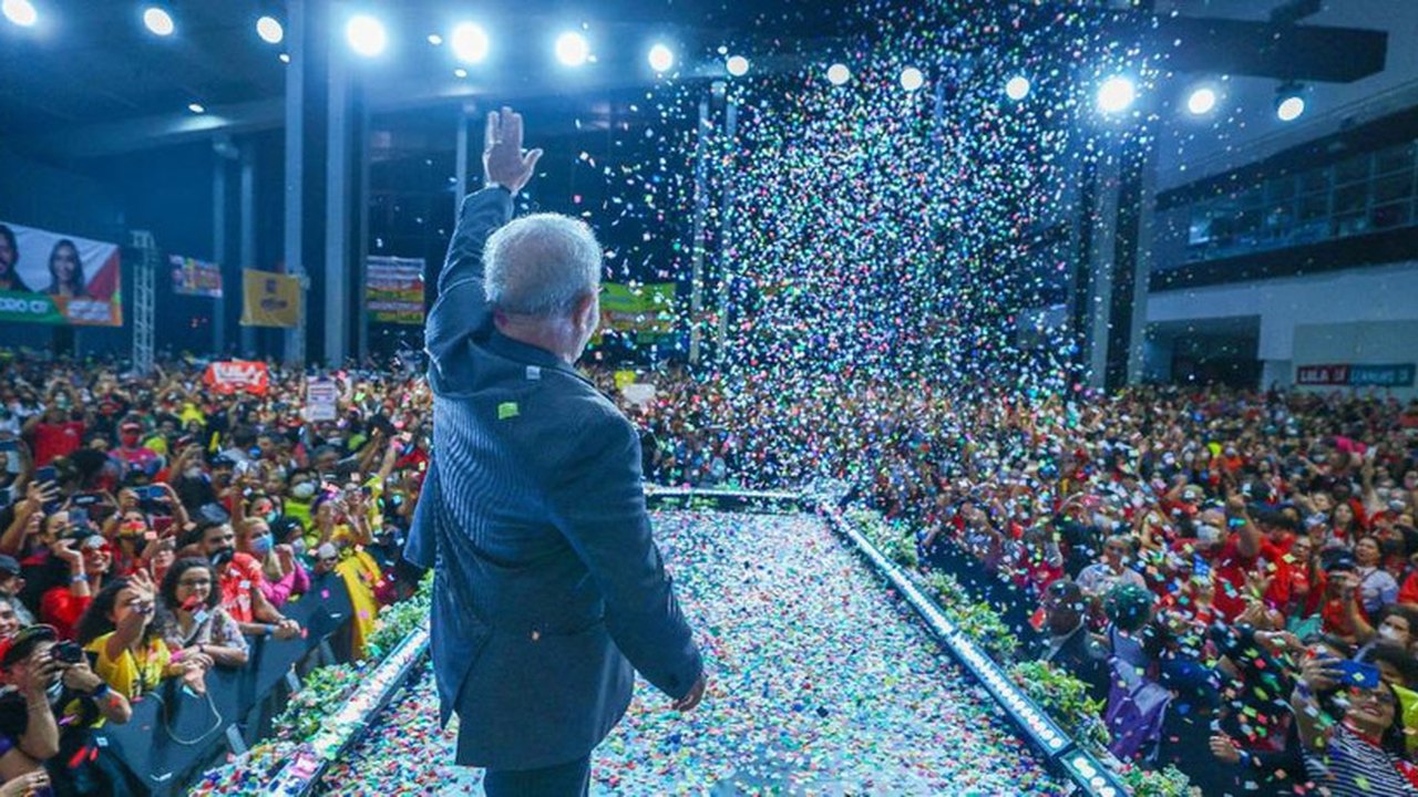 Lula na porta da fábrica: “Vamos trabalhar e fazer a maior transformação que esse país já viu”