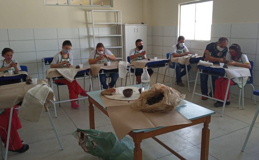 Alunos da Pestalozzi em Arapiraca lançam exposição com obras feitas em argila