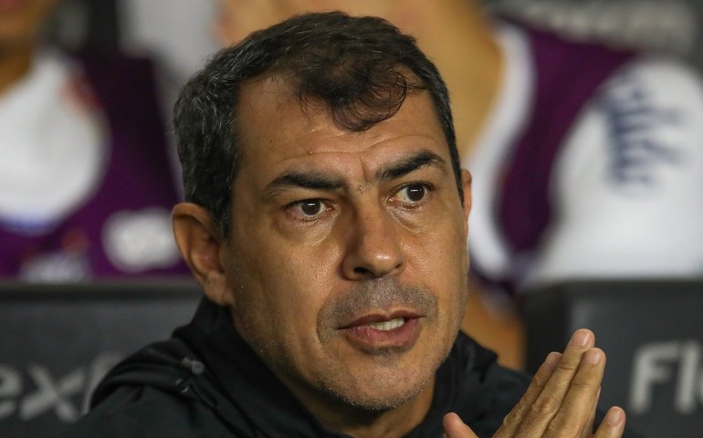 Corinthians recua por Carille após presidente do Santos 'enquadrar' técnico e rival