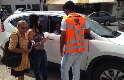 Blitz Educativa orienta motoristas para viagem mais segura
