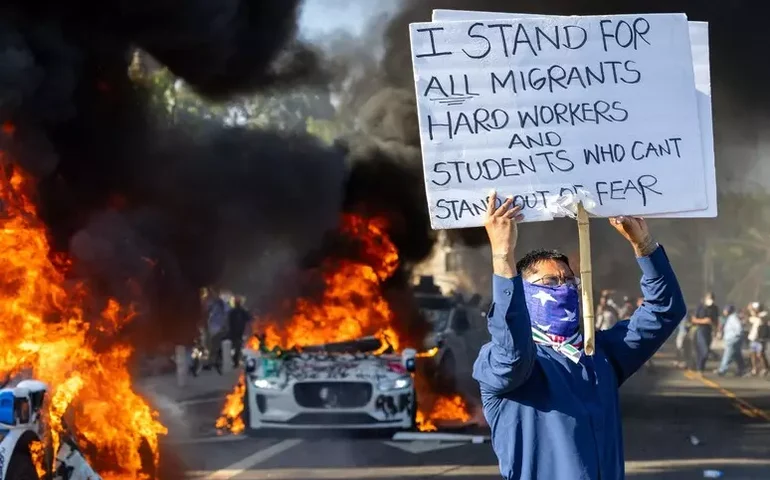 Atos pró-imigrantes na Califórnia terminam com dezenas de presos