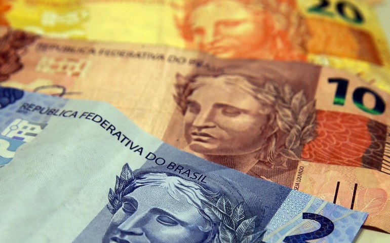 Endividamento das famílias brasileiras sobe para 80% em novembro