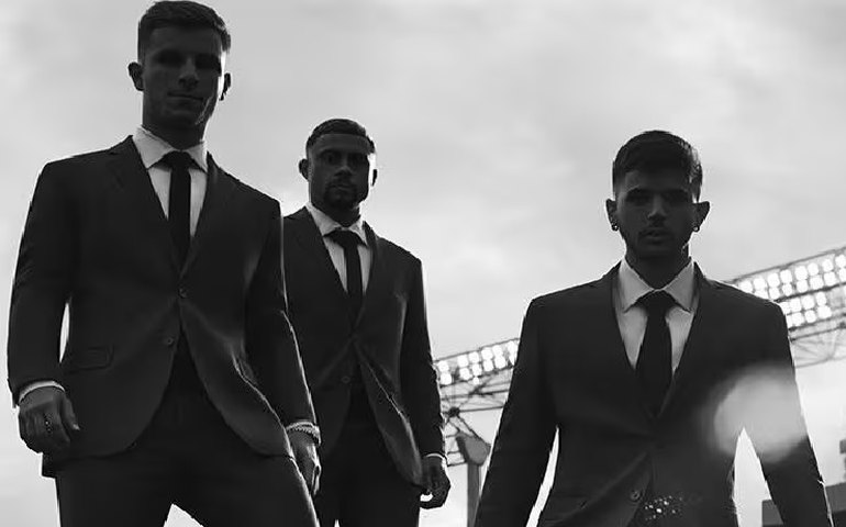 Jogadores do São Paulo trocam uniforme por roupas de grife e posam no Morumbi