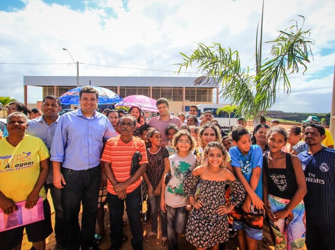 Rui Palmeira e futuros moradores visitam Parque dos Caetés