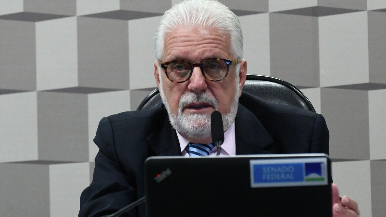 Jaques Wagner deixa liderança do governo no Senado após conversa com Lula