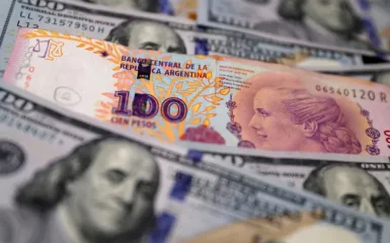 Inflação ao consumidor na Argentina sobe 4,2% entre julho e agosto e 236,7% no interanual