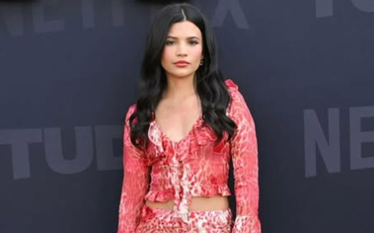 Quem é Nikki Rodriguez, atriz da Netflix acusada de mentir idade?