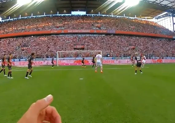Time alemão inova ao colocar câmera em uniforme de jogador; veja lances