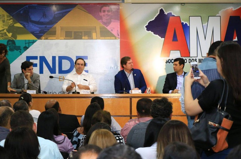 Marx Beltrão articula apoio técnico do FNDE a municípios alagoanos