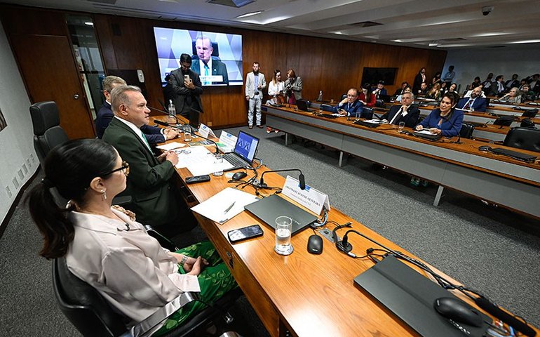 Moratórias da soja e do boi punem produtores, para debatedores na CRA