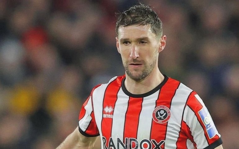 Zagueiro do Campeonato Inglês sofre fratura exposta durante partida