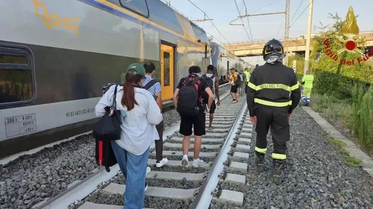 Trem descarrila na Itália após colidir com 2 búfalos