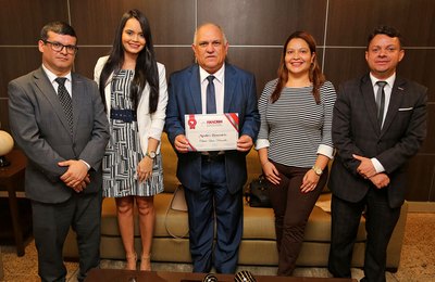 Presidente Otávio Praxedes recebe homenagem de advogados criminalistas 