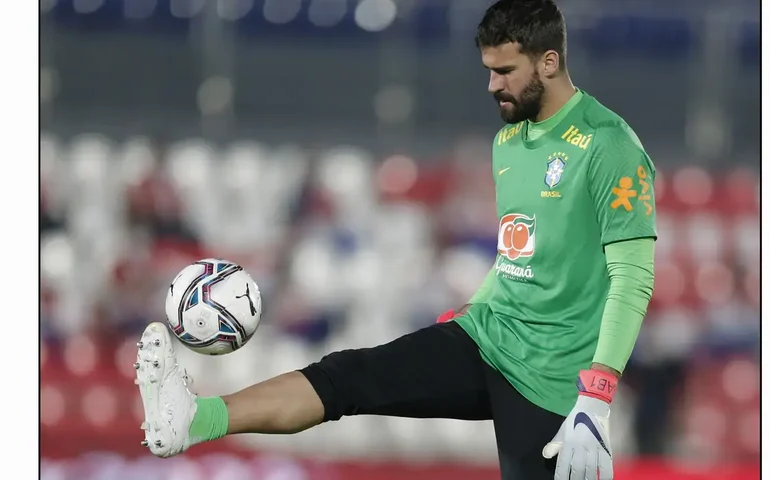 Alisson celebra vaga na Copa, mas detona ambiente tumultuado na seleção: 'Não fomos blindados'