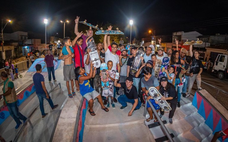 Prefeito JHC entrega Praça Getúlio Vargas totalmente reformada, na Ponta Grossa