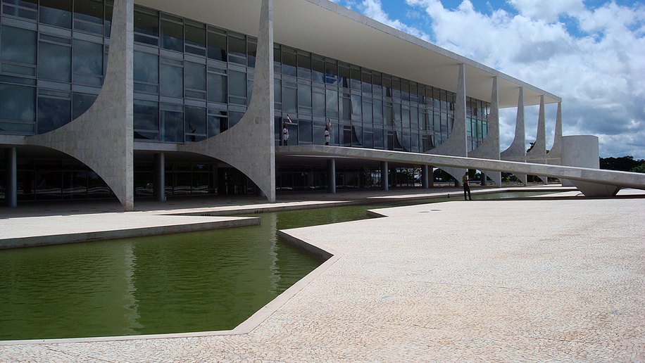 Brasil em crise institucional - Estado de Sítio
