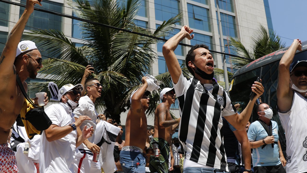 Marinho pede desculpas à torcida do Santos por sua comemoração de gol