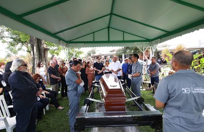 Thales Pereira é sepultado sob homenagens e reconhecimento por sua dedicação ao Poder Legislativo