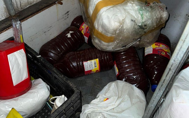 Vigilância Sanitária interdita trailer com 20kg de produtos inadequados para consumo