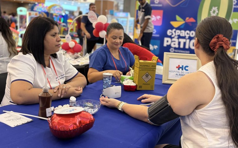 Hospital do Coração Alagoano realiza ação educativa em saúde cardiovascular no Shopping Pátio Maceió