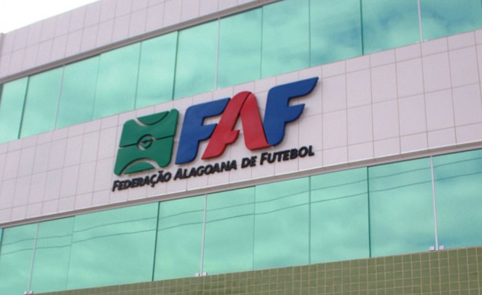 Fachada do prédio-sede da Federação Alagoana de Futebol, no bairro da Jatiúca