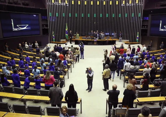 Deputados gastam R$ 72 milhões de dinheiro público em 6 meses