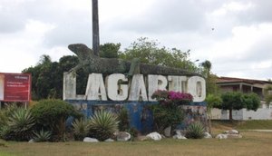 Motorista invade preferencial, atropela motociclista e é detido por populares em Lagarto
