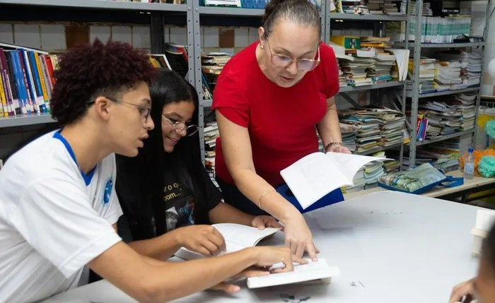 Matrículas para vagas remanescentes da Educação de Jovens e Adultos se encerram nesta sexta