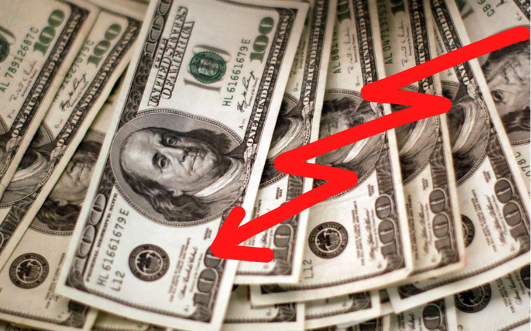 IPCA-15 acima do esperado apoia queda do dólar para perto de R$ 5,00