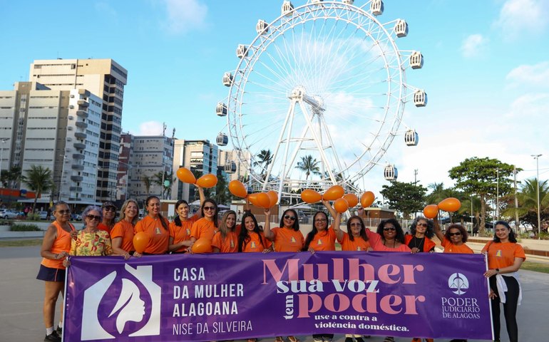 Casa da Mulher Alagoana realiza ato na Pajuçara pelo fim da violência contra mulheres e meninas