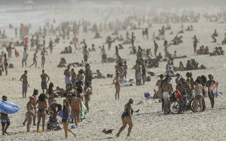 Guarda municipal retira cerca de 400 pessoas das praias do Rio no fim de semana