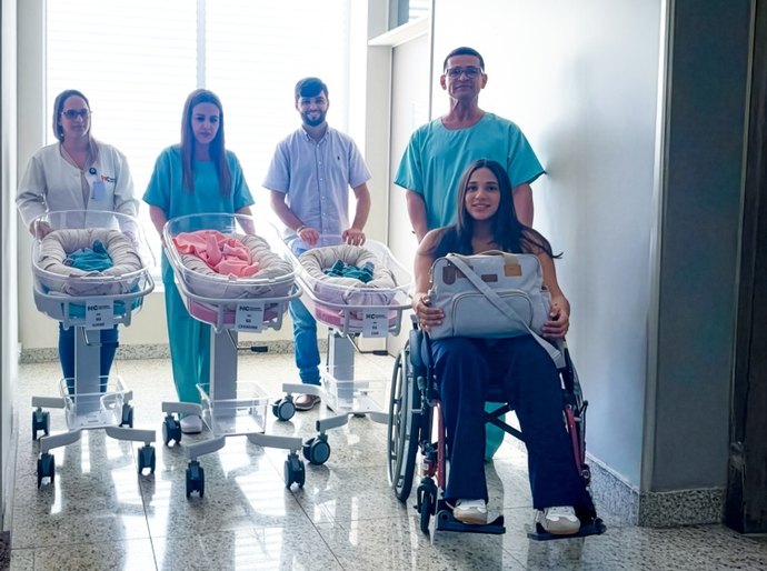 “Chegamos dois e saímos cinco”: primeiros trigêmeos do Hospital da Cidade recebem alta após quase dois meses de cuidado