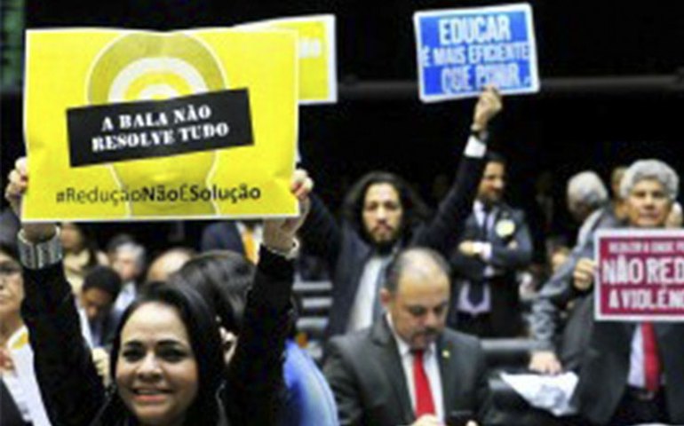 Maioridade penal: Câmara rejeita texto de comissão