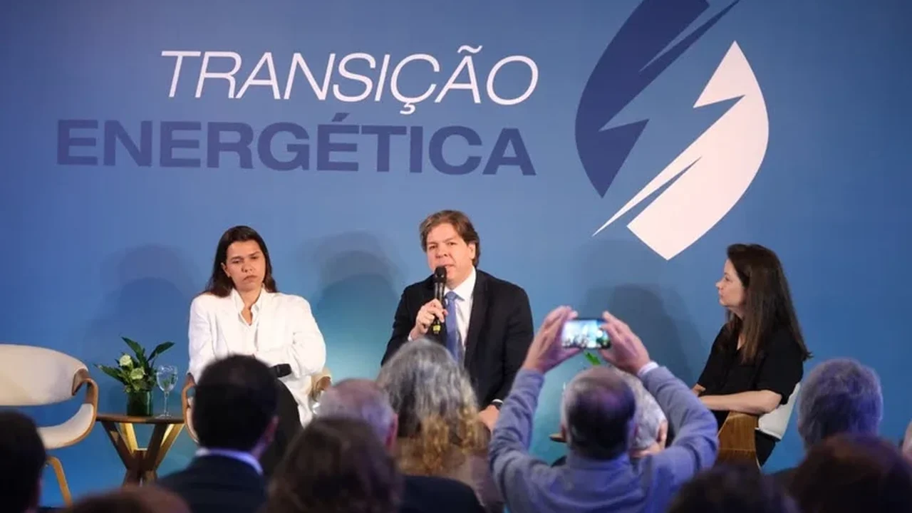 Energia limpa e cabos submarinos colocam Nordeste na disputa por novos data centers, afirma ministro das Comunicações